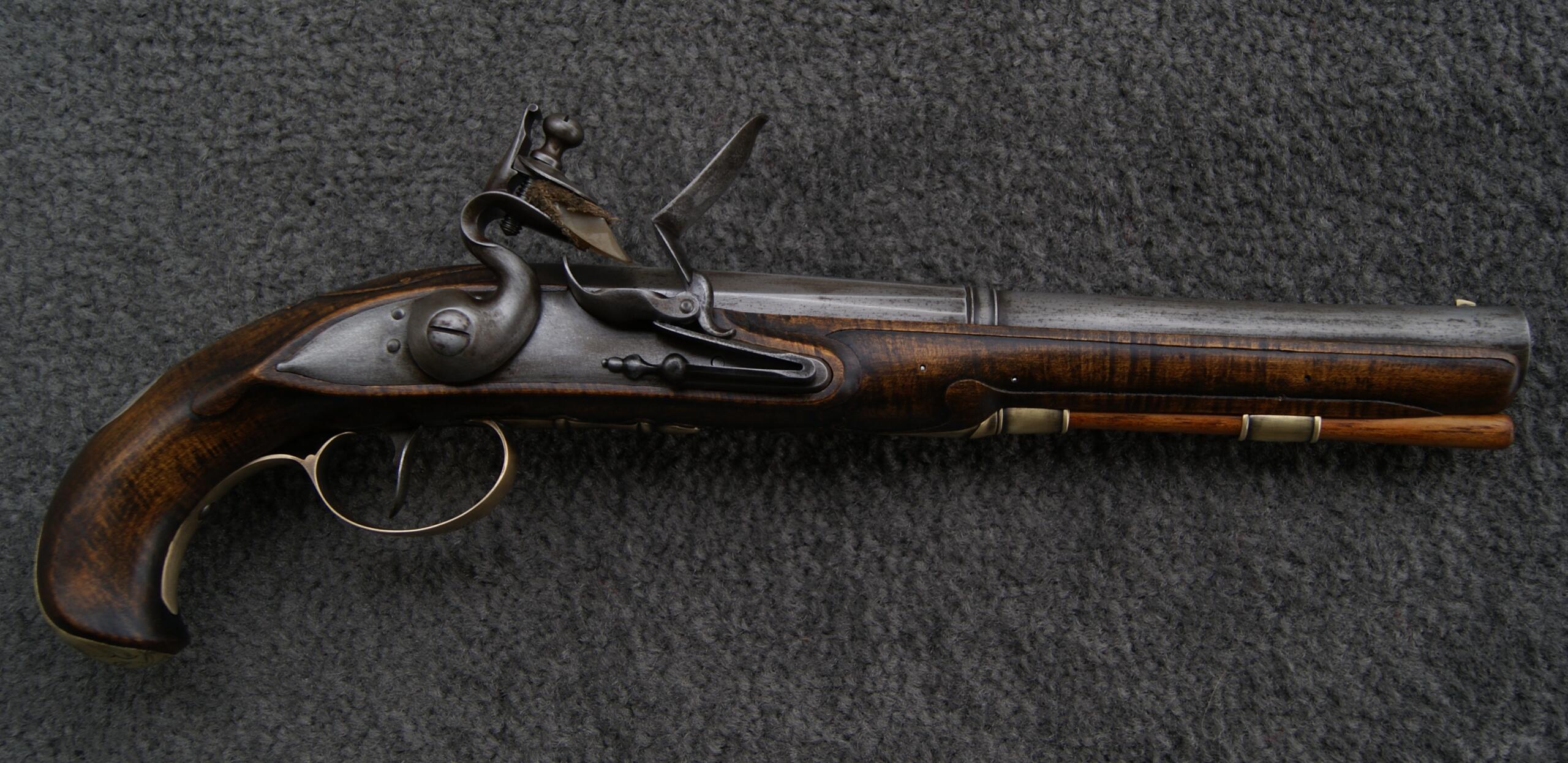 Black powder flask (brass plated), Flintlock pistols, Old Guns for sale -  Avalon