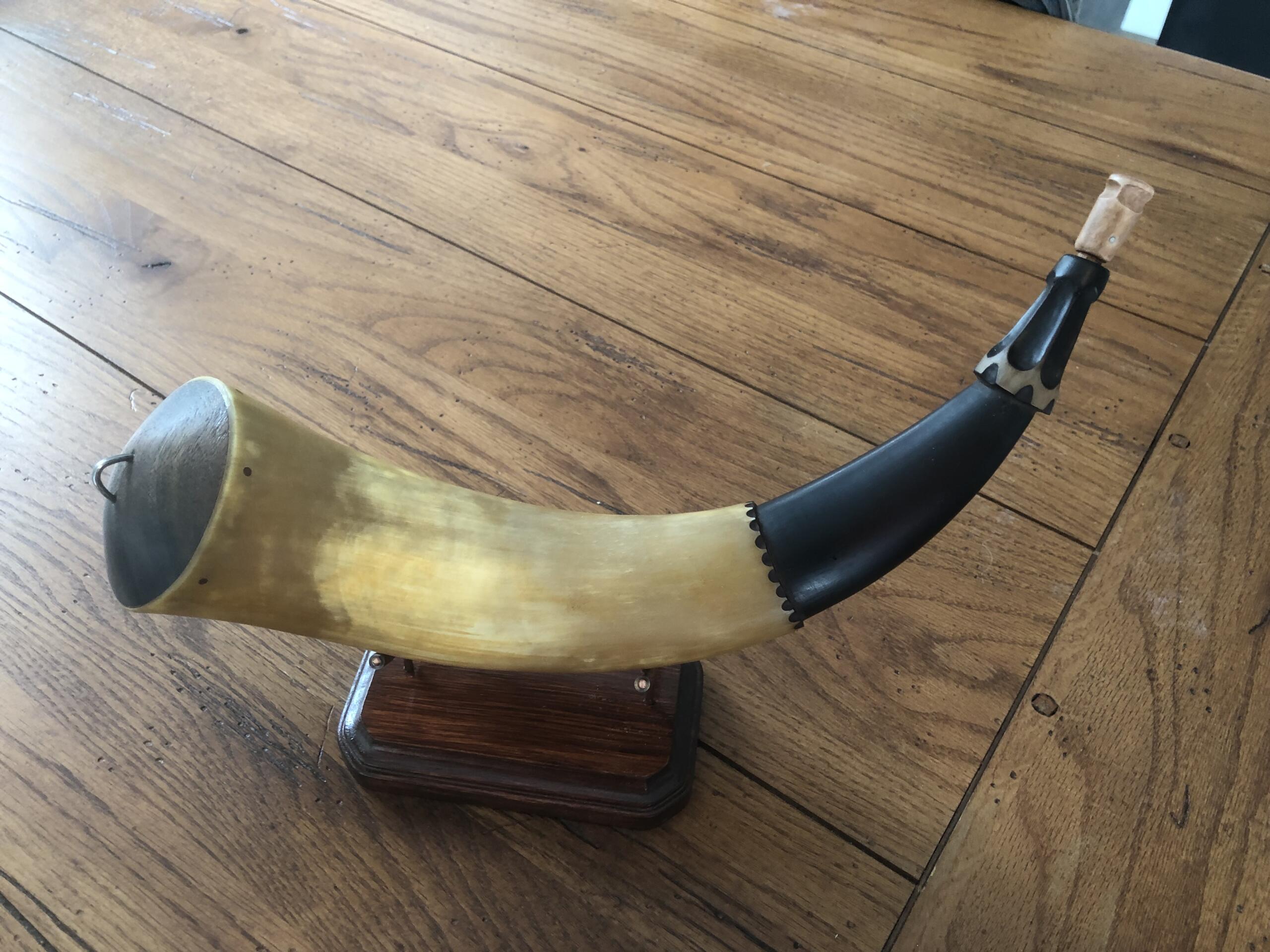 Large 18th Century powder horn